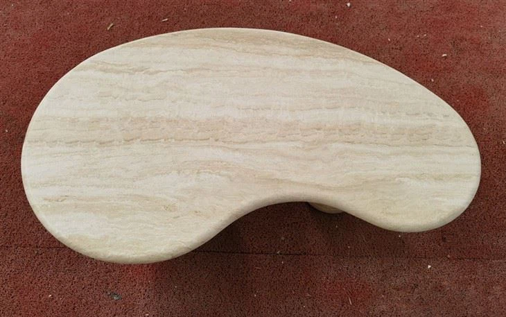 Konferenční stolek ve tvaru fazole