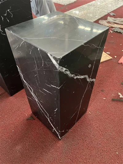 Konferenční stolek z mramoru