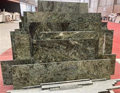 Paví zelený mramor