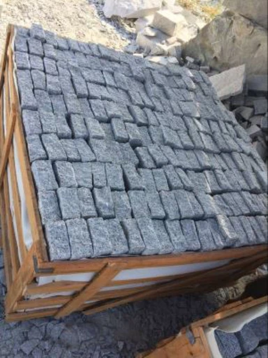 Bílá žulová kámenová dlažba