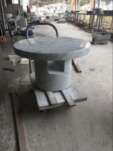 Bílá mramorová venkovní stolní deska