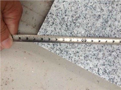 Světle šedé žulové dlaždice levně