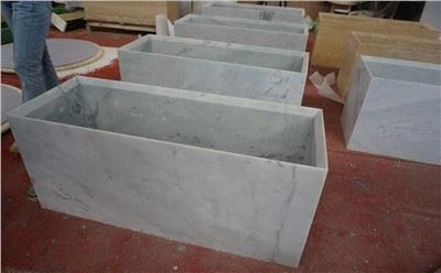 Pierre Carrara bílý mramorový konferenční stolek Čína