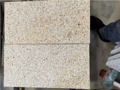 Žlutý žulový keř zatloukané dlažební dlaždice levně