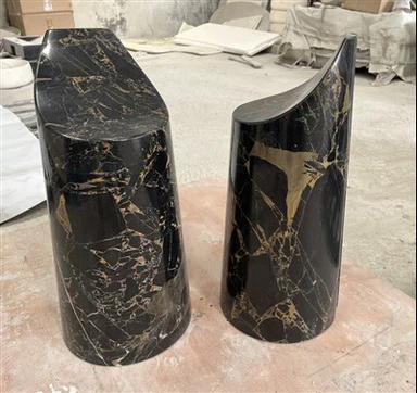 Podstavec lampy z černého mramoru